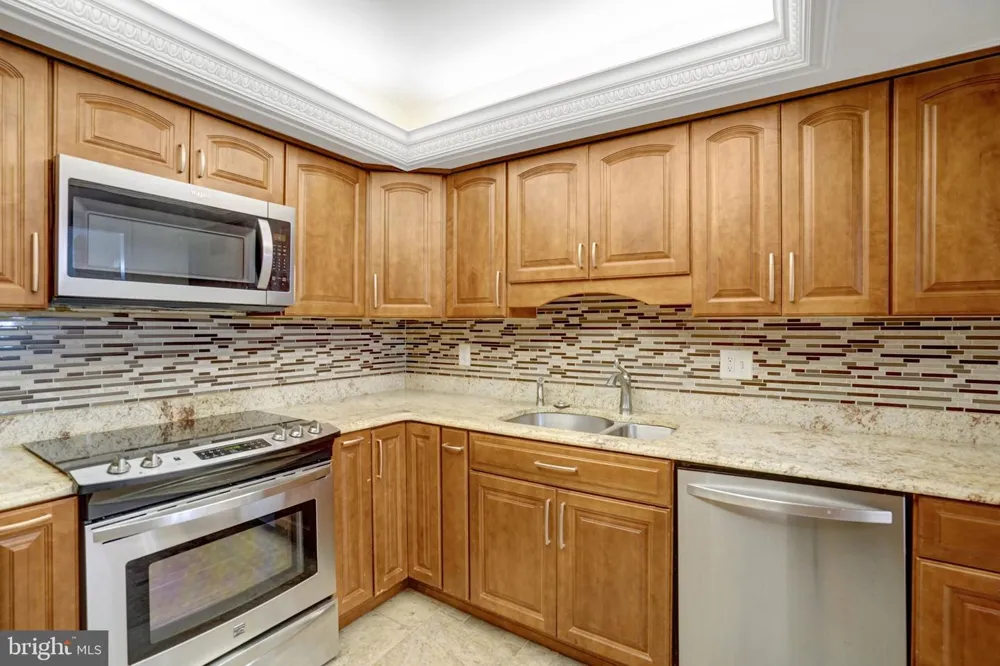 1101 S ARLINGTON RIDGE ROAD #304 Arlington, VA 22202