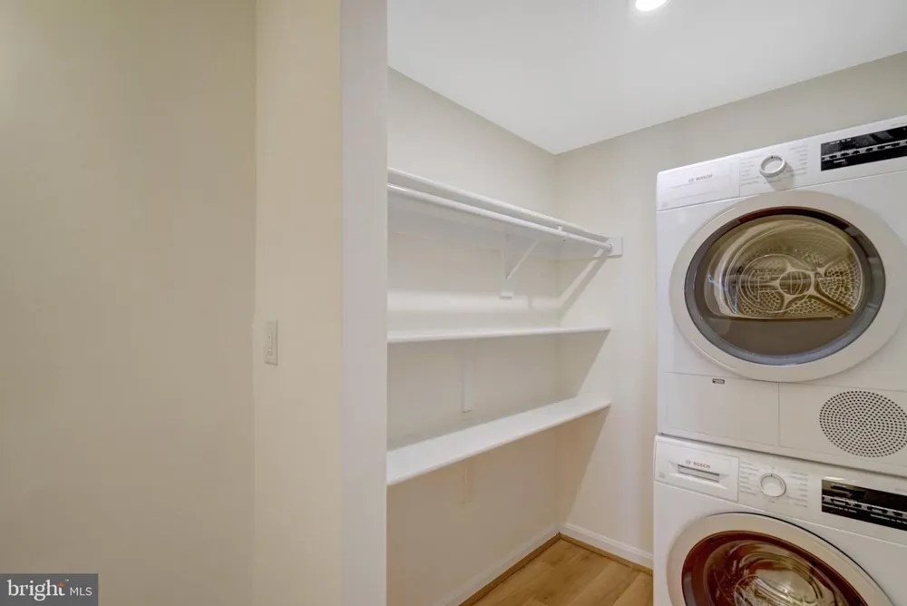 1101 S ARLINGTON RIDGE ROAD #304 Arlington, VA 22202
