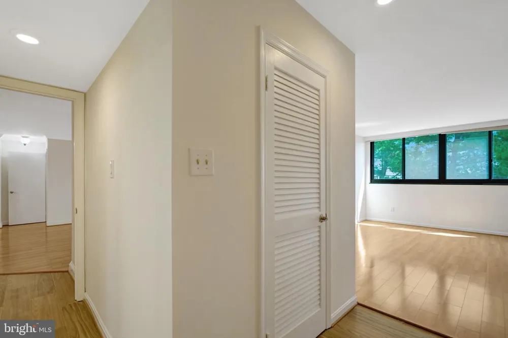 1101 S ARLINGTON RIDGE ROAD #304 Arlington, VA 22202
