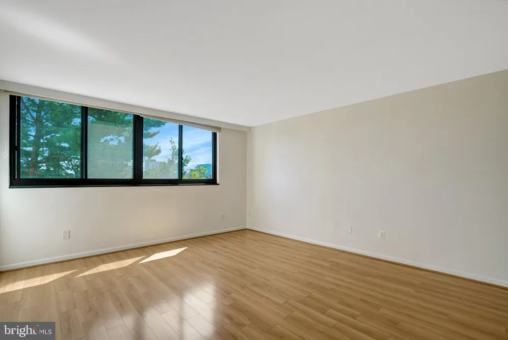 1101 S ARLINGTON RIDGE ROAD #304 Arlington, VA 22202