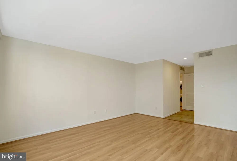 1101 S ARLINGTON RIDGE ROAD #304 Arlington, VA 22202