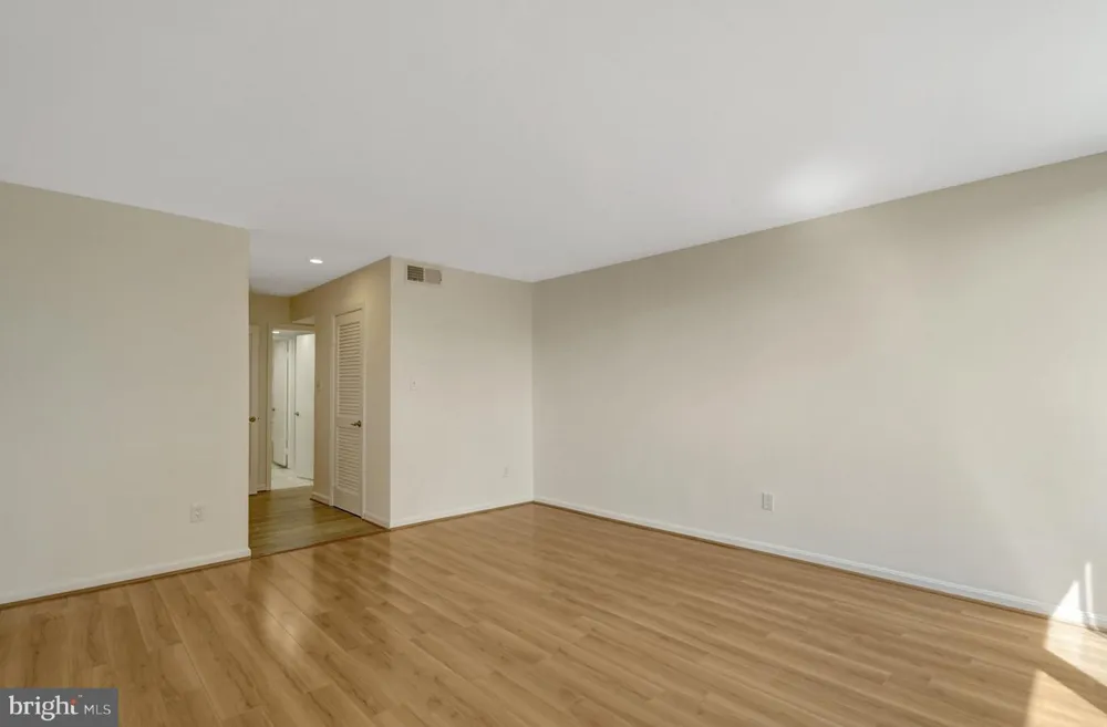 1101 S ARLINGTON RIDGE ROAD #304 Arlington, VA 22202