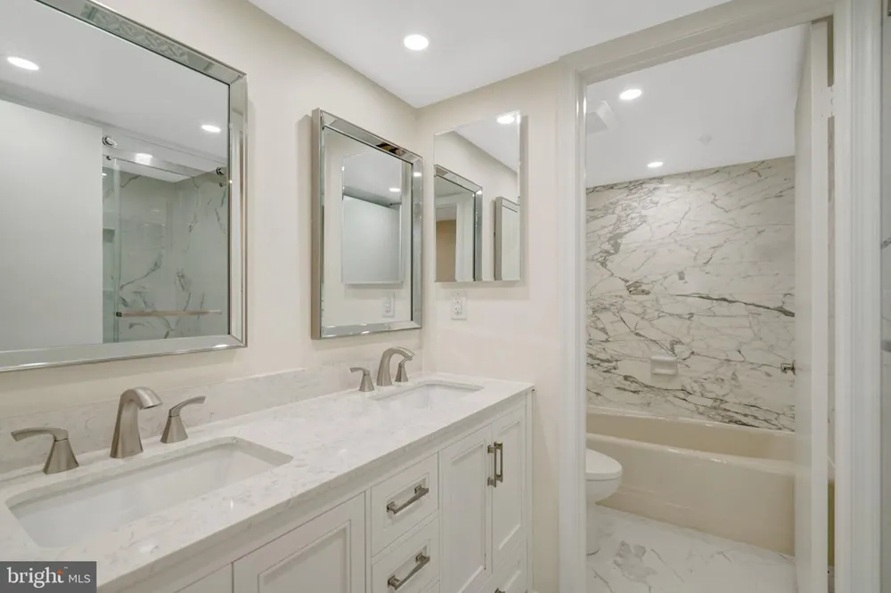 1101 S ARLINGTON RIDGE ROAD #304 Arlington, VA 22202