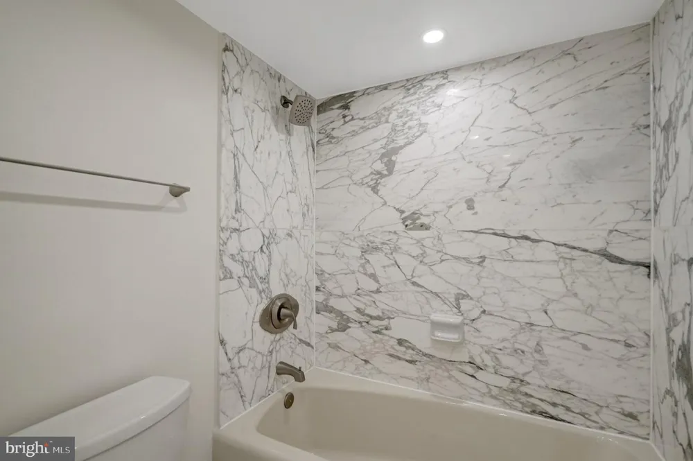 1101 S ARLINGTON RIDGE ROAD #304 Arlington, VA 22202