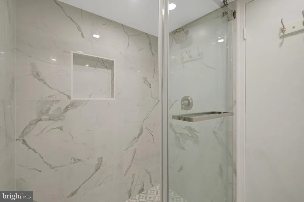 1101 S ARLINGTON RIDGE ROAD #304 Arlington, VA 22202