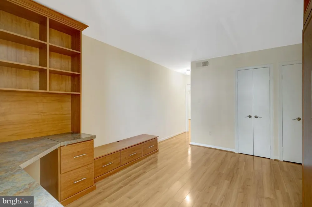 1101 S ARLINGTON RIDGE ROAD #304 Arlington, VA 22202