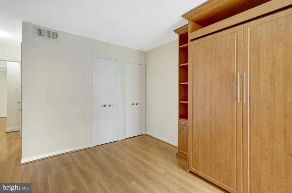 1101 S ARLINGTON RIDGE ROAD #304 Arlington, VA 22202