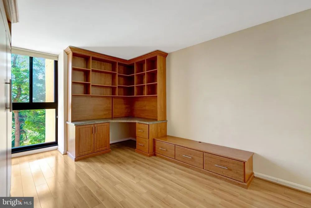1101 S ARLINGTON RIDGE ROAD #304 Arlington, VA 22202