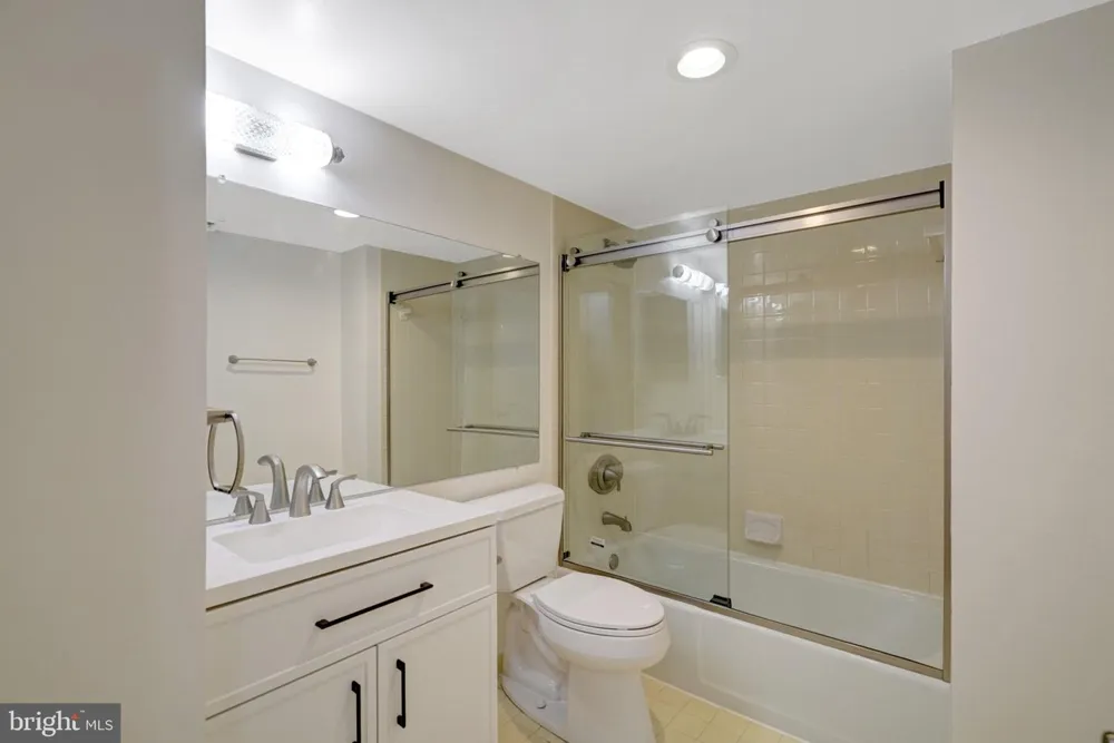 1101 S ARLINGTON RIDGE ROAD #304 Arlington, VA 22202