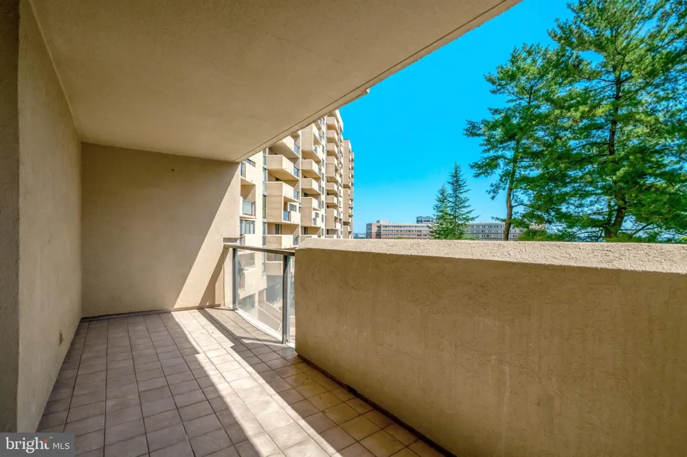 1101 S ARLINGTON RIDGE ROAD #304 Arlington, VA 22202