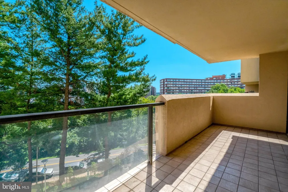 1101 S ARLINGTON RIDGE ROAD #304 Arlington, VA 22202
