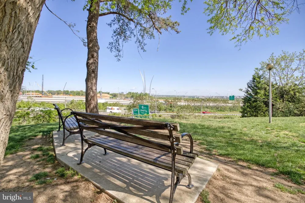 1101 S ARLINGTON RIDGE ROAD #304 Arlington, VA 22202