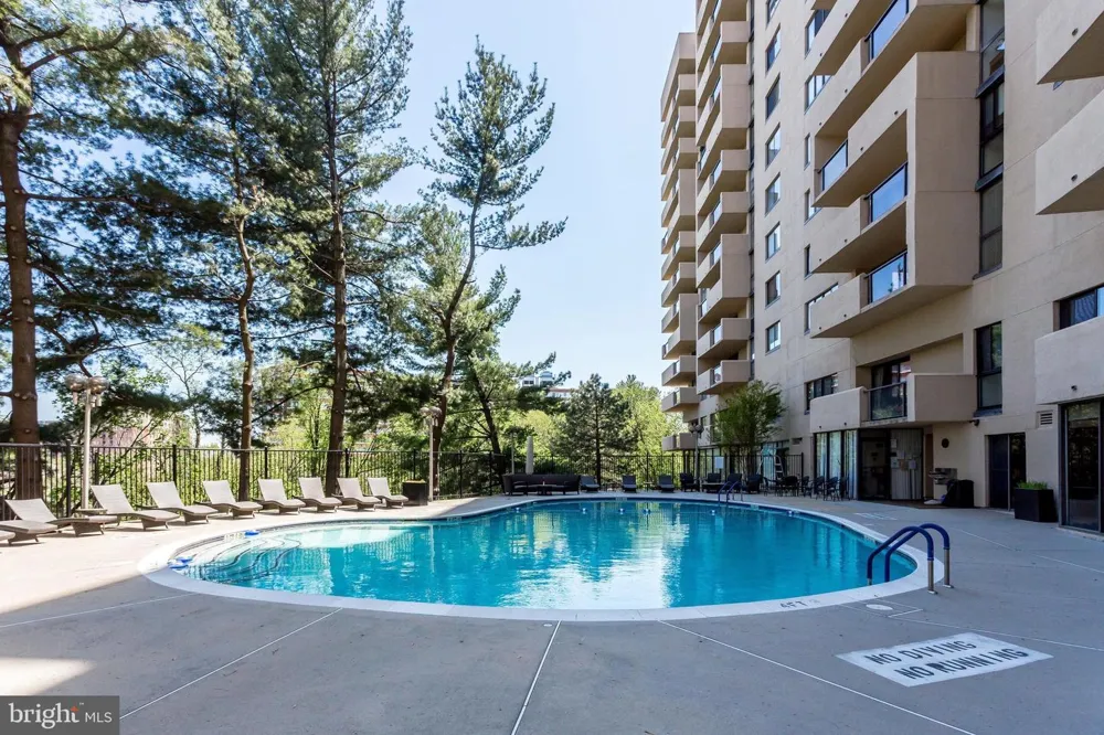 1101 S ARLINGTON RIDGE ROAD #304 Arlington, VA 22202