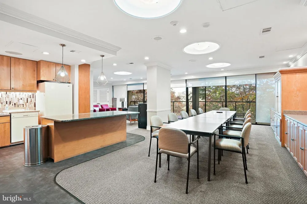1101 S ARLINGTON RIDGE ROAD #304 Arlington, VA 22202