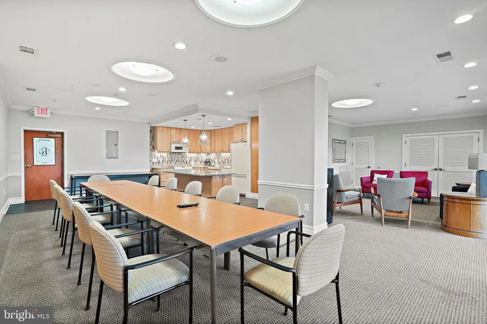 1101 S ARLINGTON RIDGE ROAD #304 Arlington, VA 22202