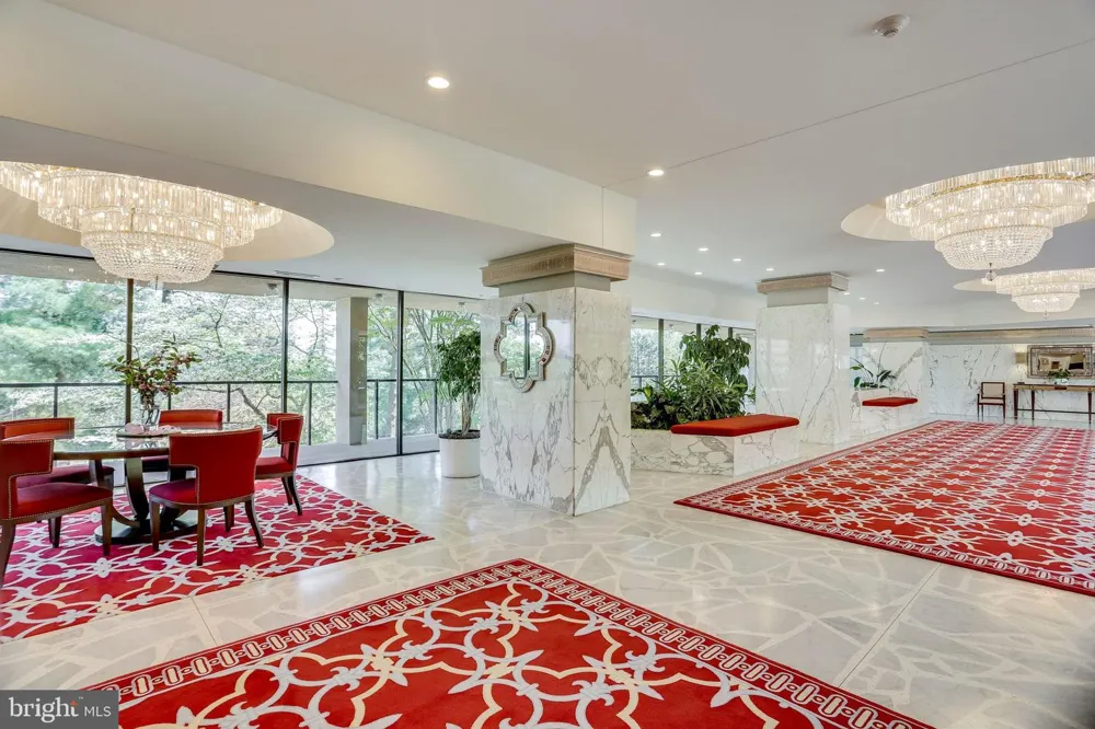 1101 S ARLINGTON RIDGE ROAD #304 Arlington, VA 22202
