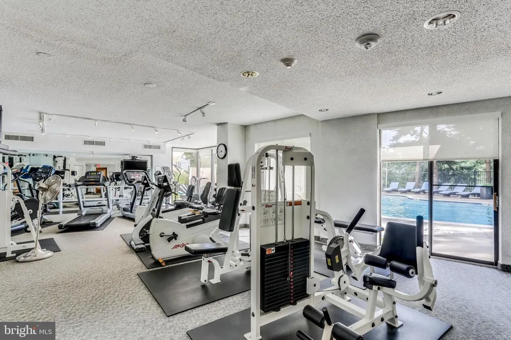 1101 S ARLINGTON RIDGE ROAD #304 Arlington, VA 22202