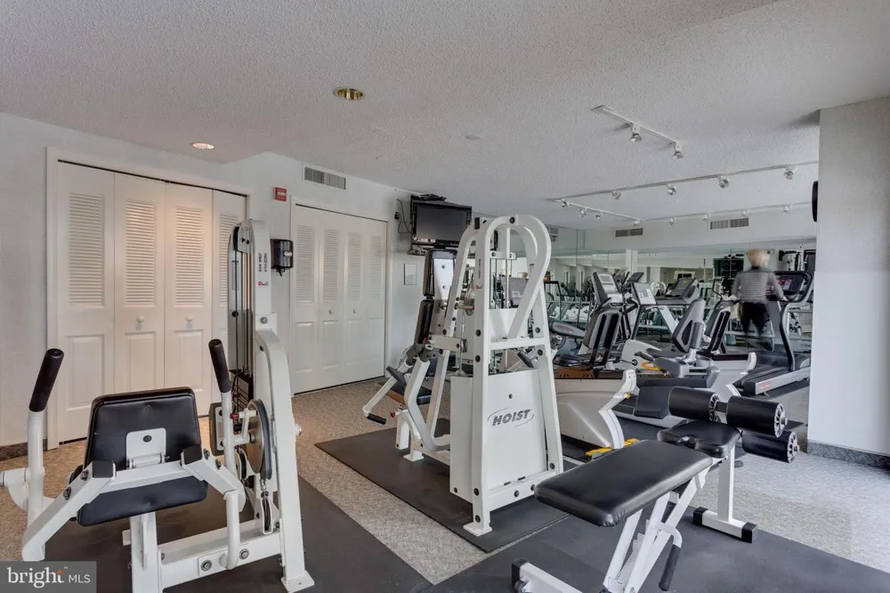 1101 S ARLINGTON RIDGE ROAD #304 Arlington, VA 22202