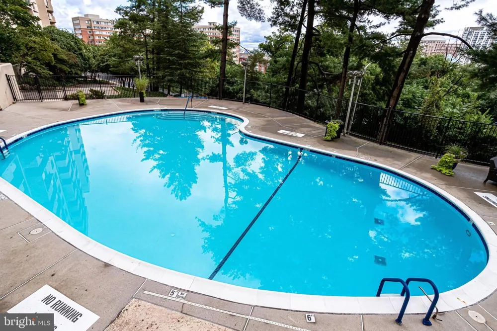 1101 S ARLINGTON RIDGE ROAD #304 Arlington, VA 22202