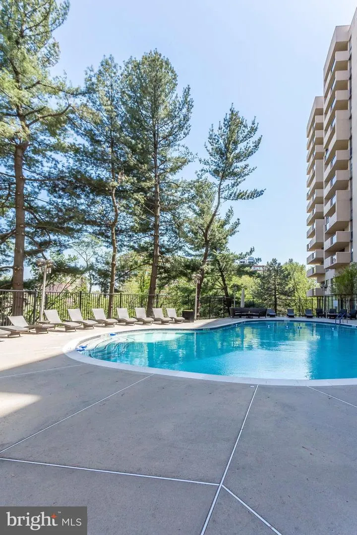 1101 S ARLINGTON RIDGE ROAD #304 Arlington, VA 22202