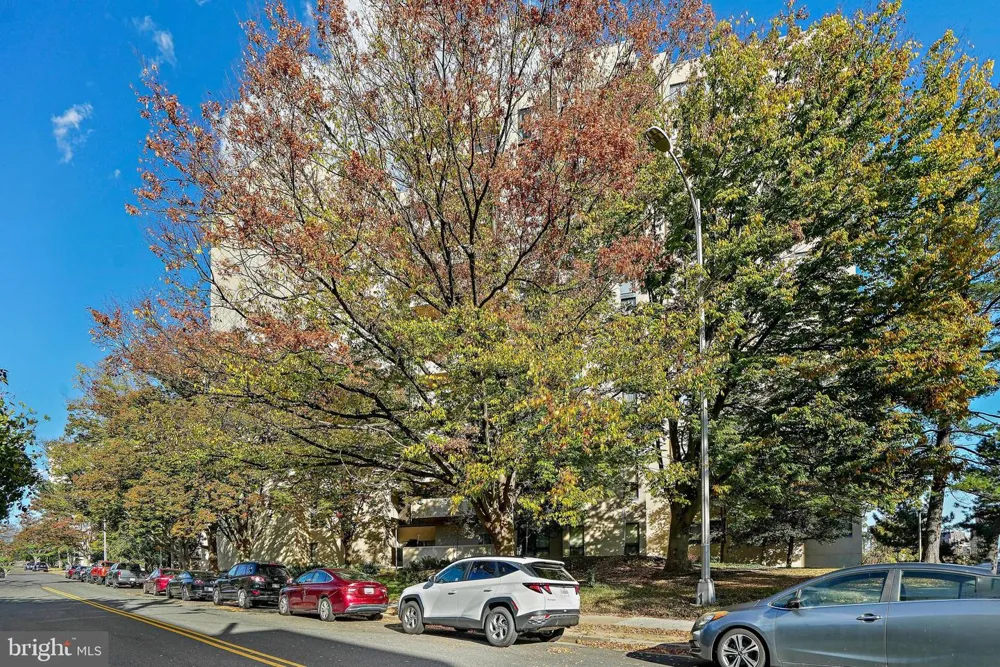 1101 S ARLINGTON RIDGE ROAD #304 Arlington, VA 22202