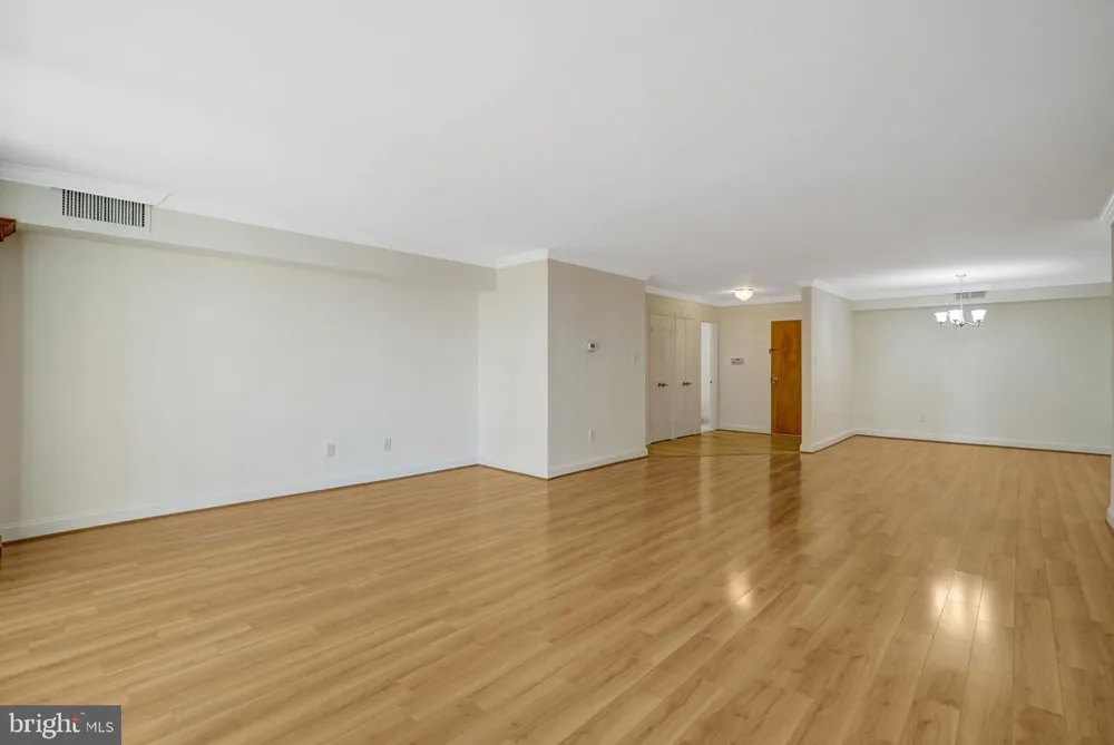 1101 S ARLINGTON RIDGE ROAD #304 Arlington, VA 22202