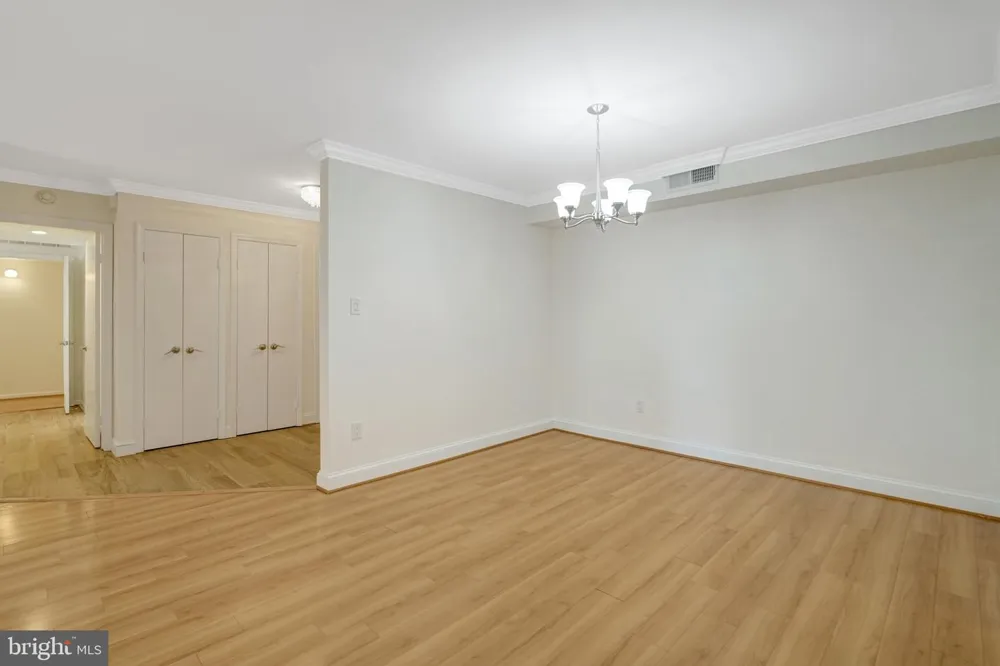 1101 S ARLINGTON RIDGE ROAD #304 Arlington, VA 22202