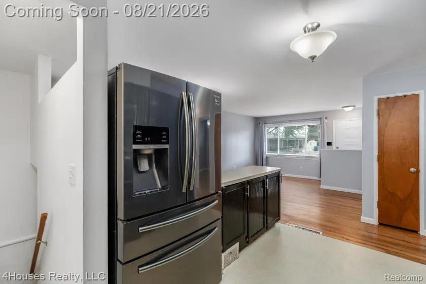 29039 Shirley Avenue Madison Heights City, MI 48071