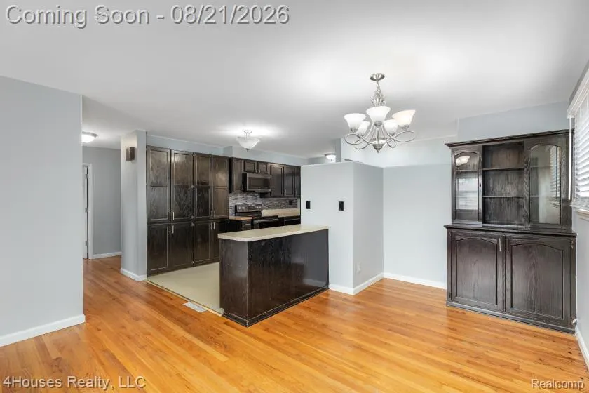 29039 Shirley Avenue Madison Heights City, MI 48071