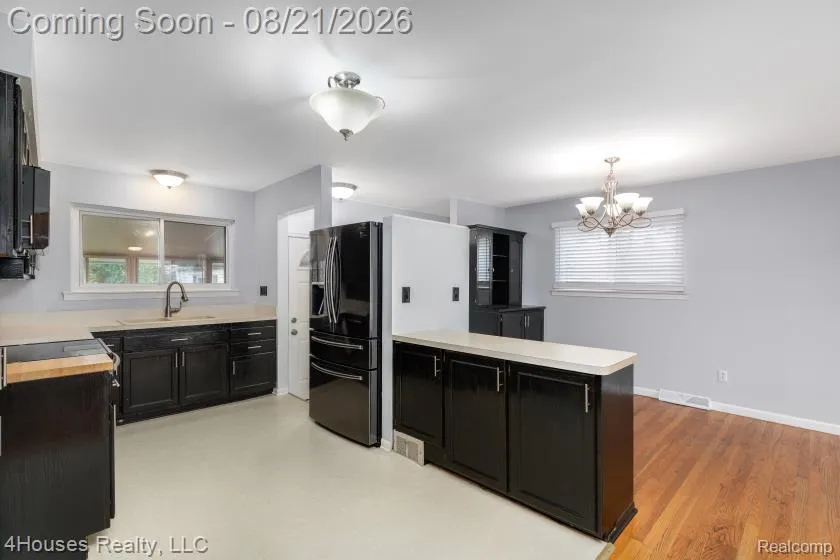 29039 Shirley Avenue Madison Heights City, MI 48071