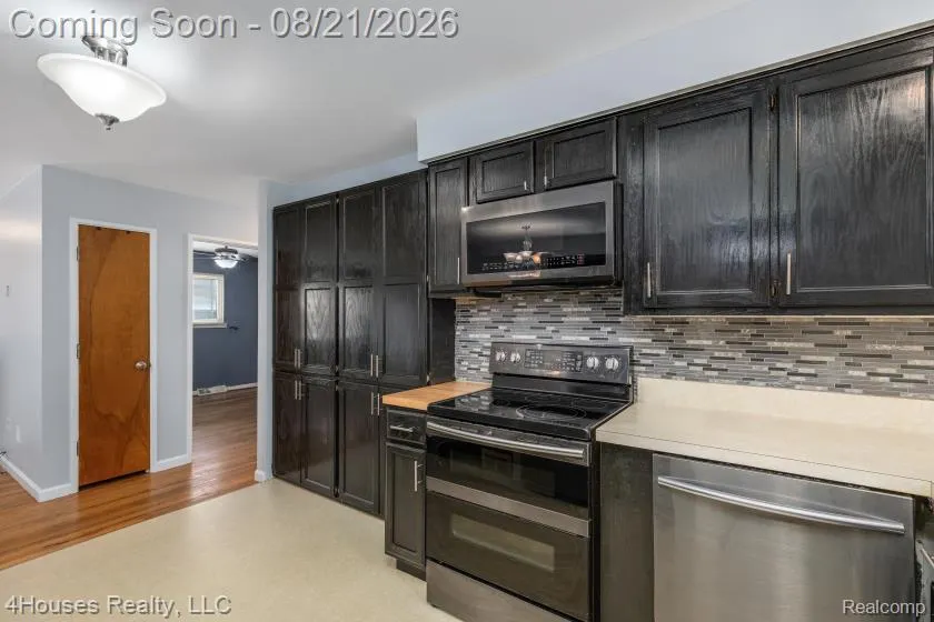 29039 Shirley Avenue Madison Heights City, MI 48071