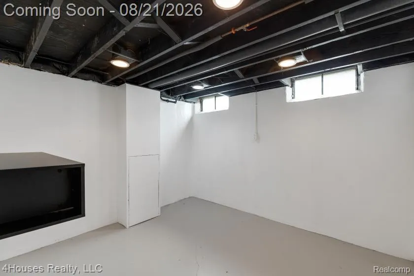 29039 Shirley Avenue Madison Heights City, MI 48071