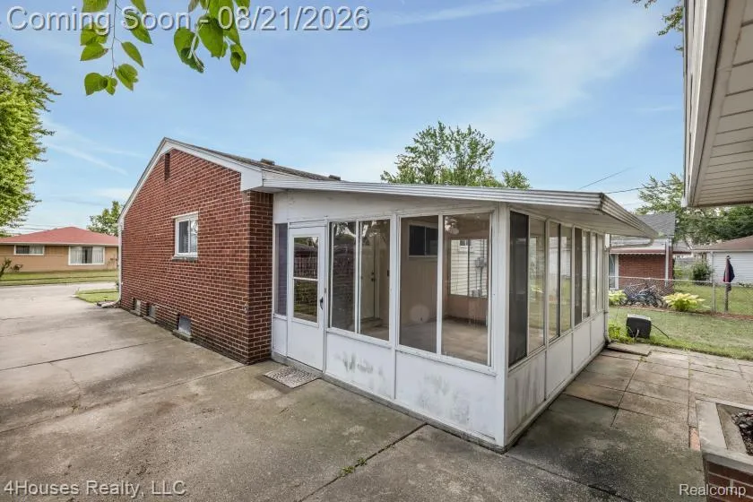 29039 Shirley Avenue Madison Heights City, MI 48071