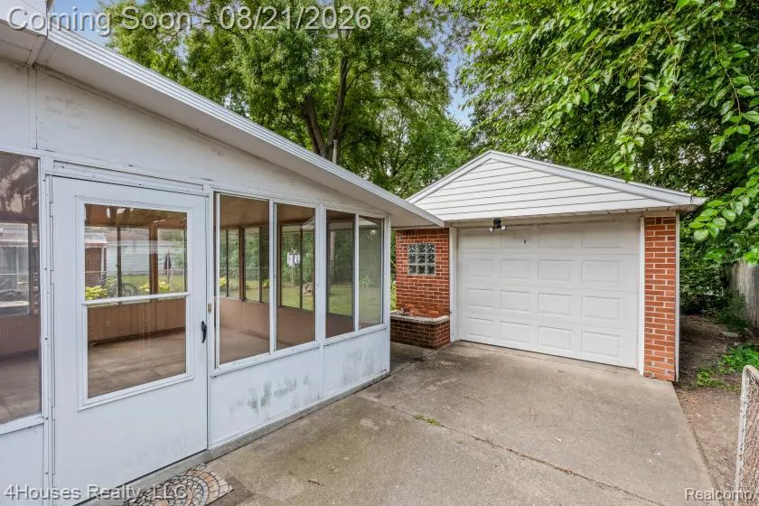 29039 Shirley Avenue Madison Heights City, MI 48071