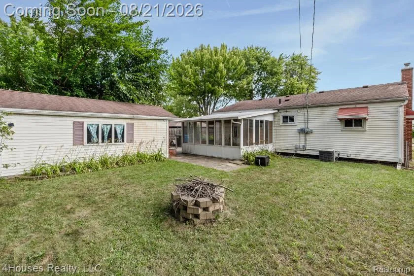 29039 Shirley Avenue Madison Heights City, MI 48071