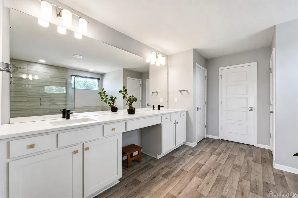 4146 Newgard Drive Orion Charter Township, MI 48359