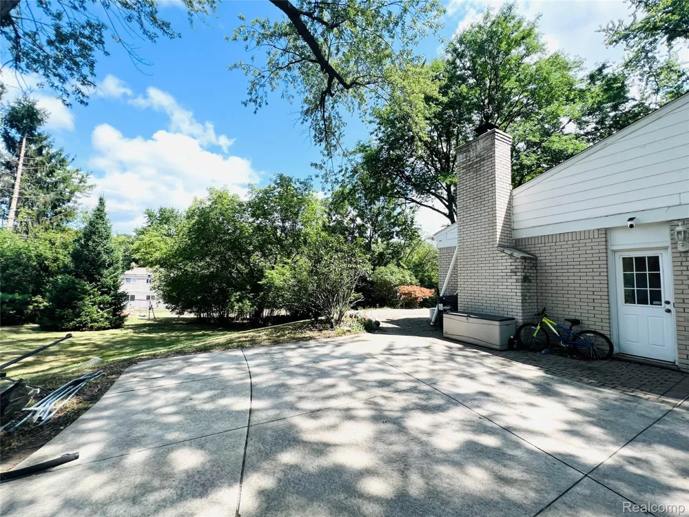 38138 Southfarm Court Farmington Hills City, MI 48167