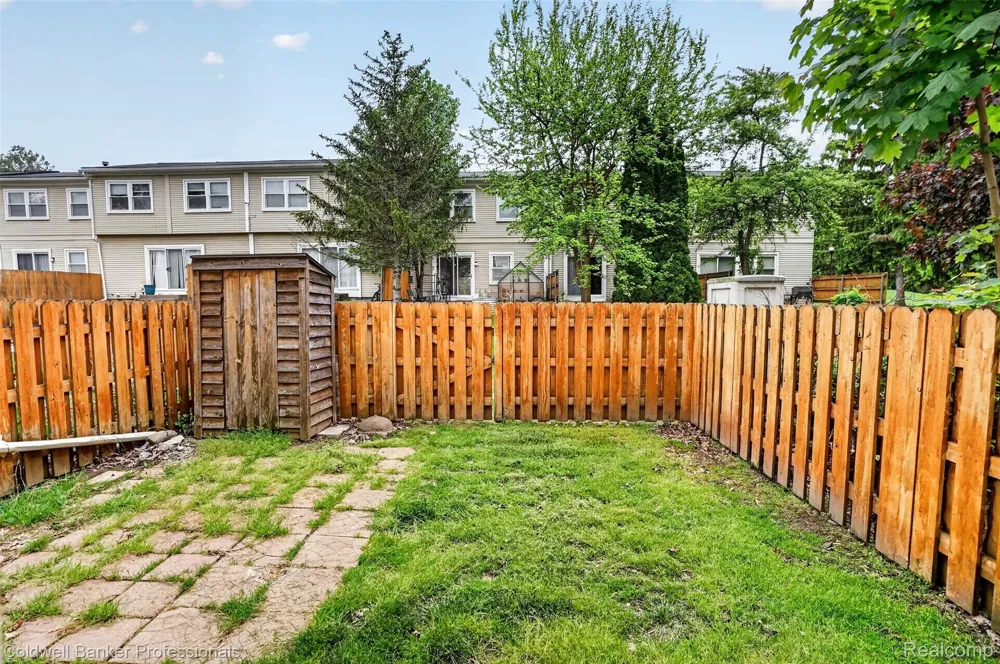902 Little Hill Court Rochester Hills City, MI 48307
