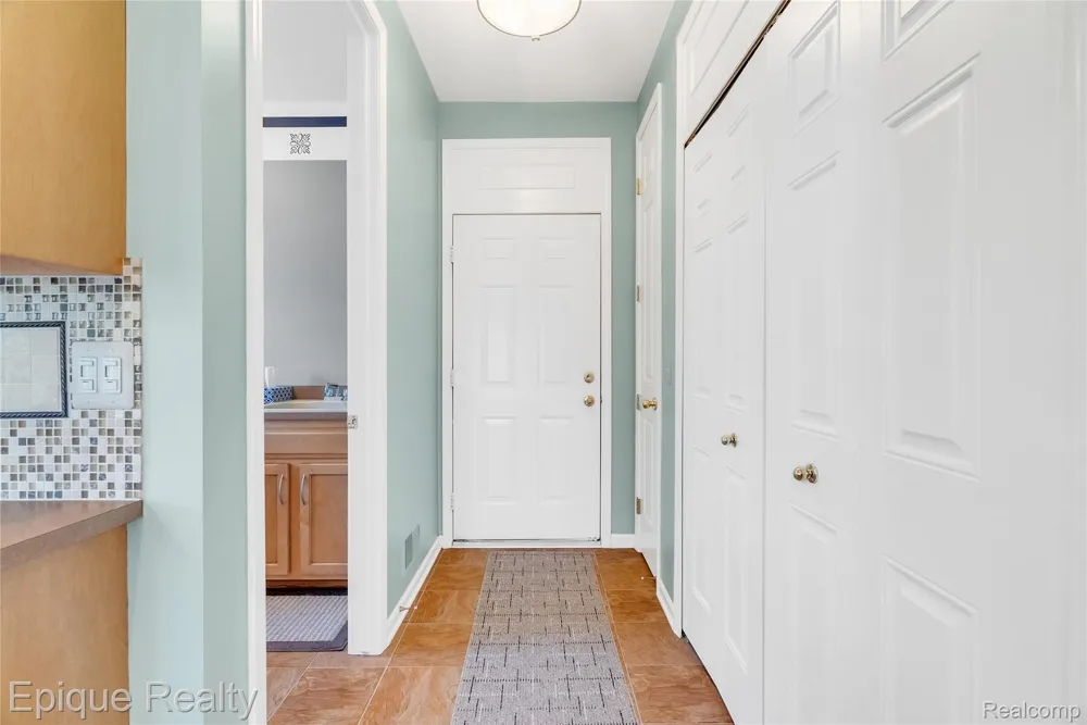 819 Pineridge Avenue Oxford Charter Township, MI 48371