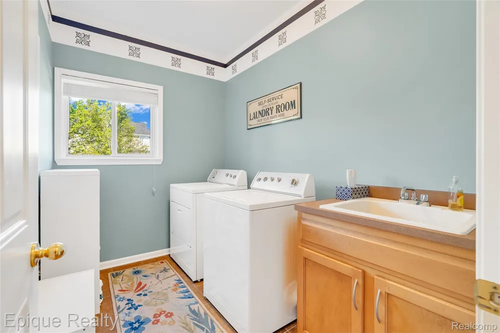 819 Pineridge Avenue Oxford Charter Township, MI 48371