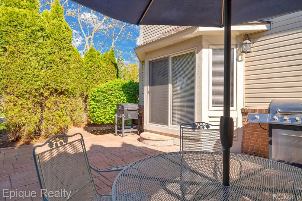 819 Pineridge Avenue Oxford Charter Township, MI 48371