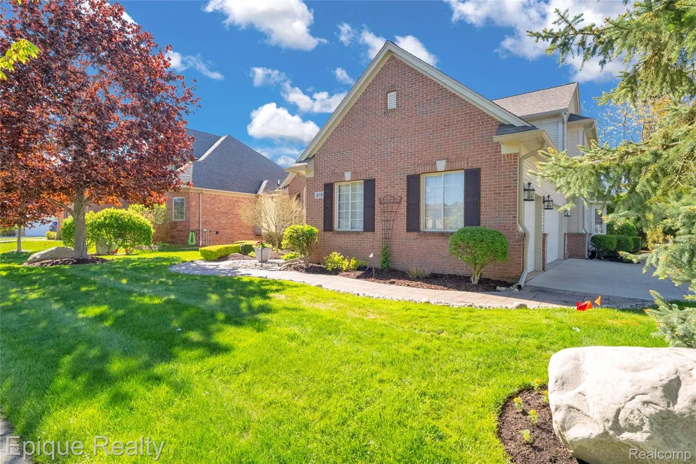 819 Pineridge Avenue Oxford Charter Township, MI 48371