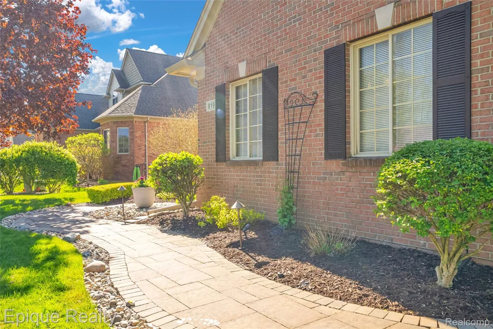 819 Pineridge Avenue Oxford Charter Township, MI 48371