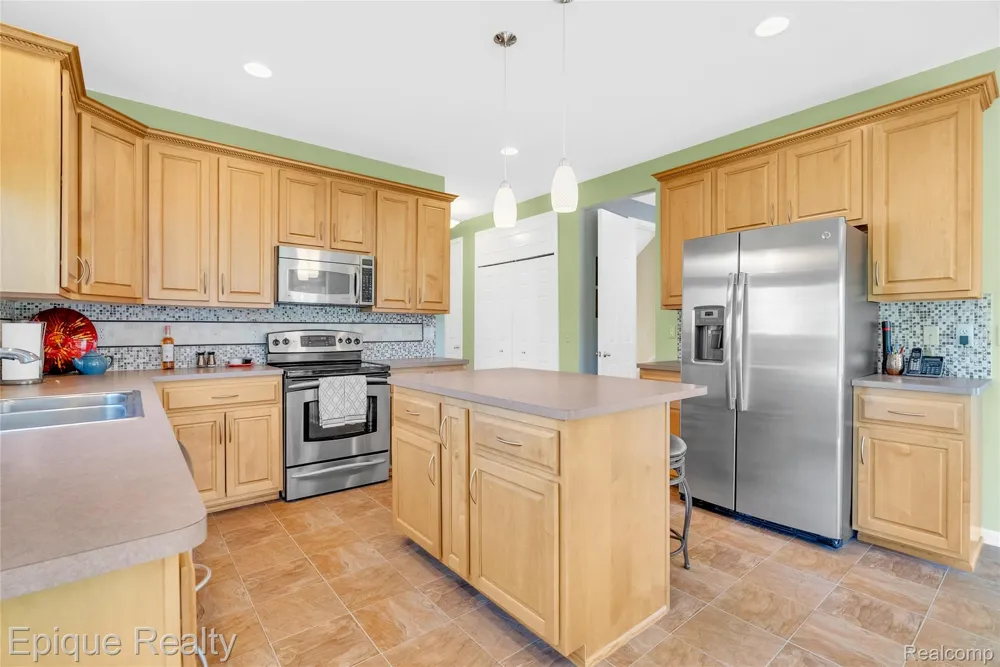 819 Pineridge Avenue Oxford Charter Township, MI 48371