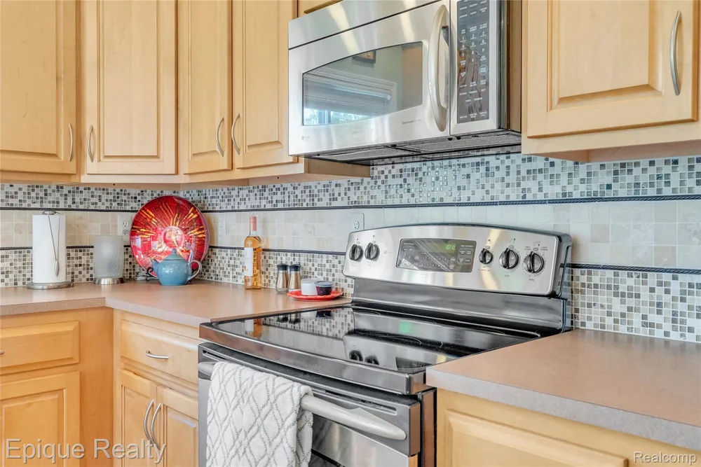 819 Pineridge Avenue Oxford Charter Township, MI 48371