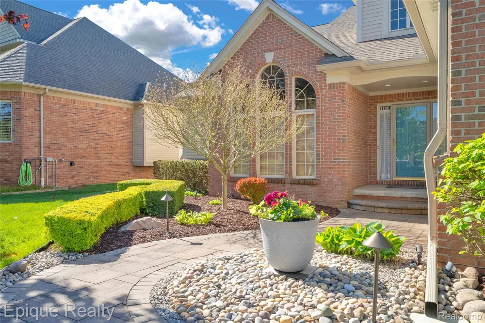 819 Pineridge Avenue Oxford Charter Township, MI 48371