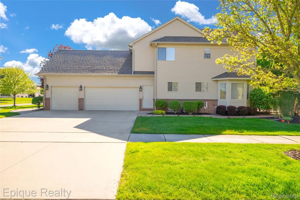 819 Pineridge Avenue Oxford Charter Township, MI 48371