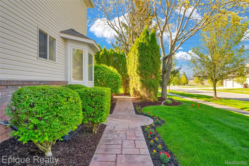 819 Pineridge Avenue Oxford Charter Township, MI 48371