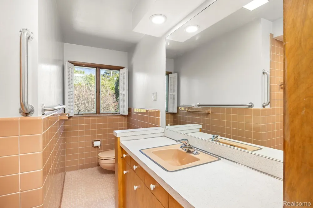 30712 Champine Street St Clair Shores City, MI 48082