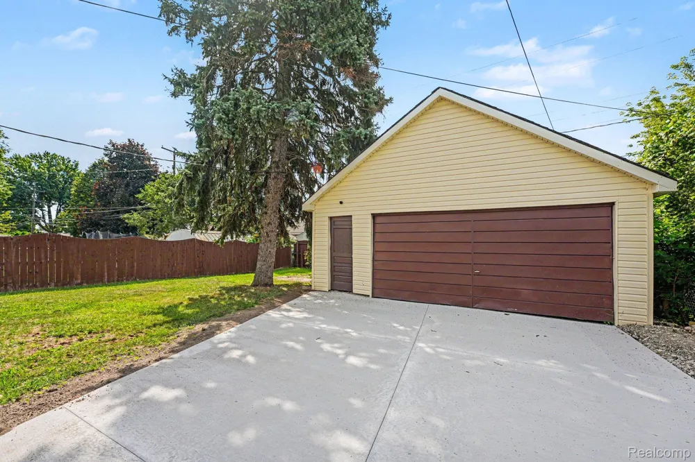 20834 Ardmore Park Drive St Clair Shores City, MI 48081